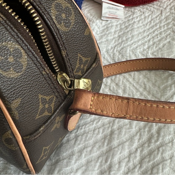 authentic!!!! louis vuitton blois monogram canvas crossbody - Picture 4 of 16